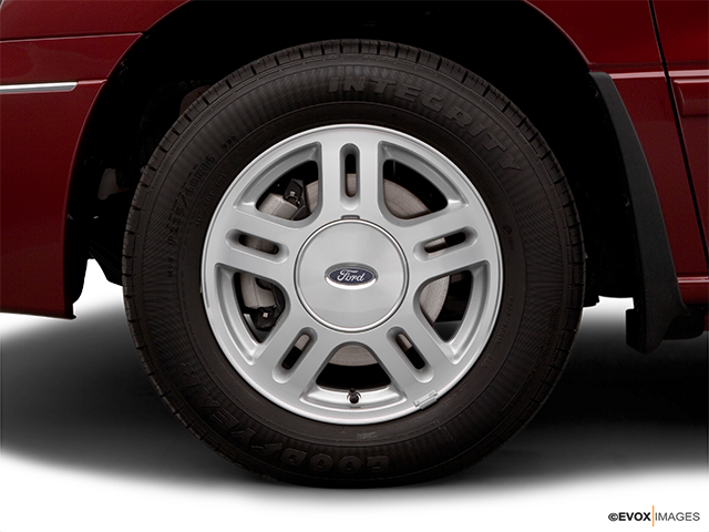 2007 Ford Freestar | Front Drivers side wheel at profile