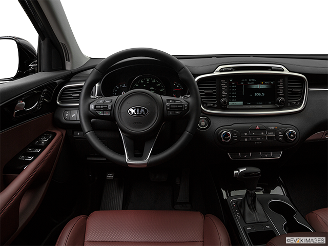 2018 Kia Sorento | Steering wheel/Center Console