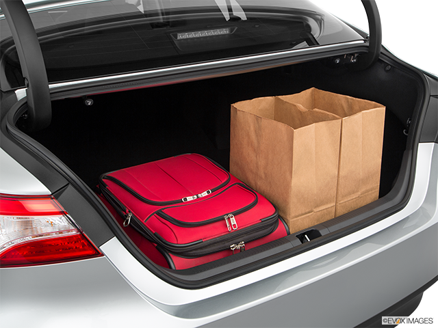 2018 Toyota Camry | Trunk props