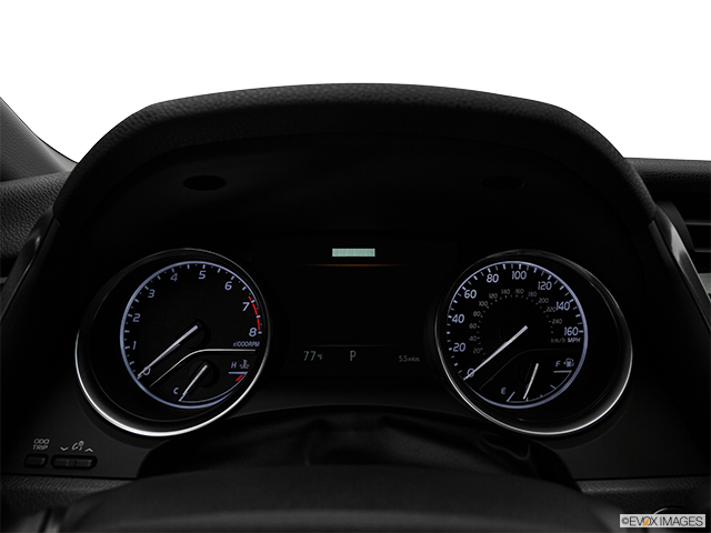 2018 Toyota Camry | Speedometer/tachometer