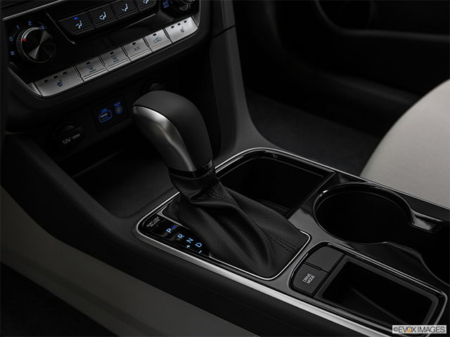 2018 Hyundai Sonata | Gear shifter/center console