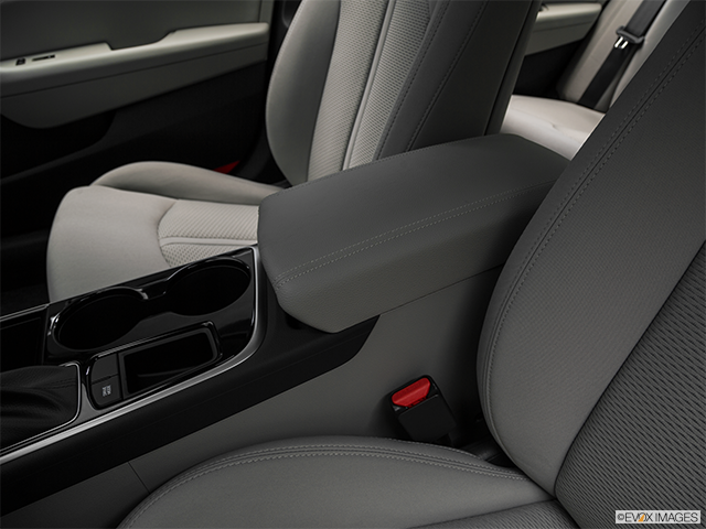 2018 Hyundai Sonata | Front center console with closed lid, from driver’s side looking down