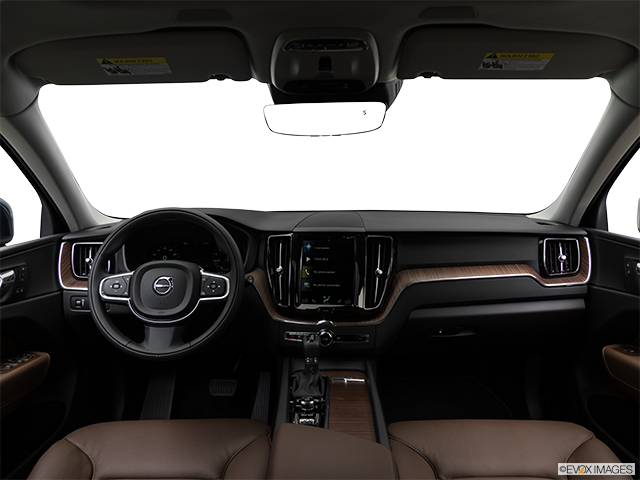 2018 Volvo XC60 | Centered wide dash shot