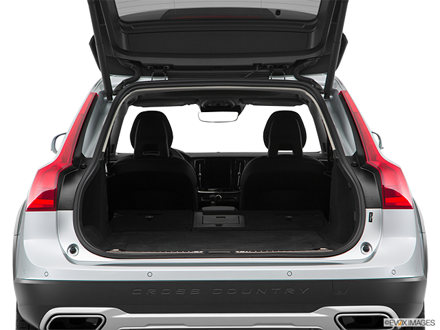 2018 Volvo V90 Cross Country | Hatchback & SUV rear angle