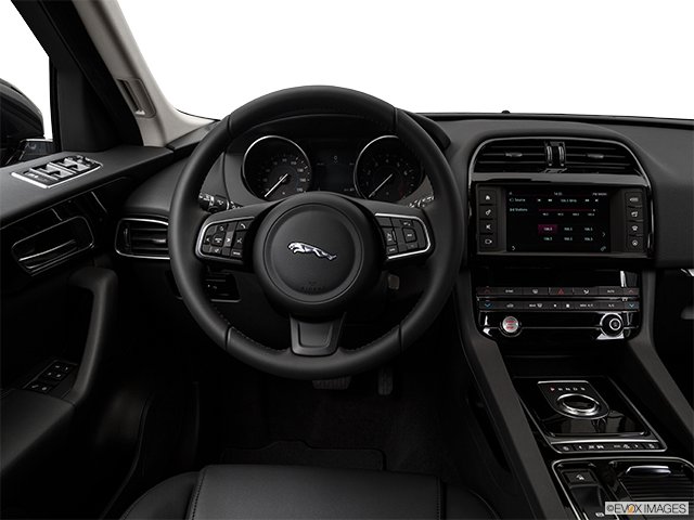 2018 Jaguar F-Pace | Steering wheel/Center Console