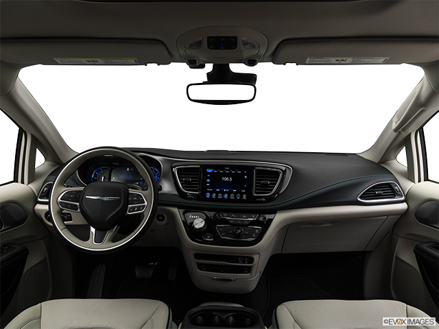 2017 Chrysler Pacifica Hybrid | Centered wide dash shot
