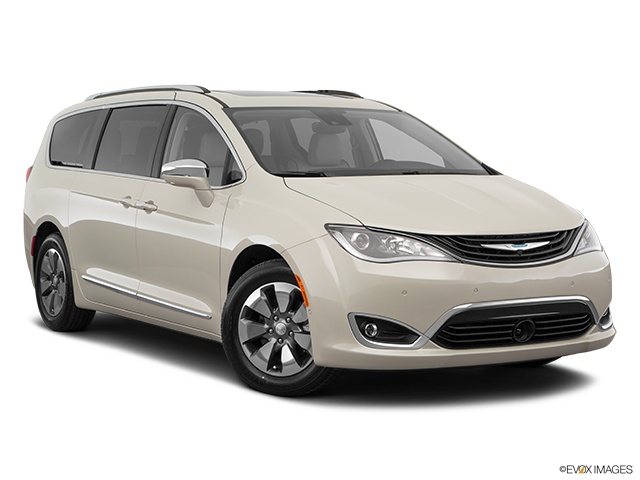 2017 Chrysler Pacifica Hybrid | Front passenger 3/4 w/ wheels turned