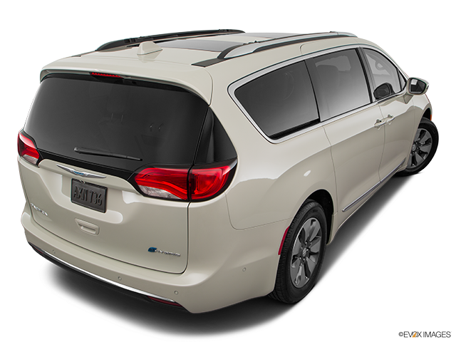 2017 Chrysler Pacifica Hybrid | Rear 3/4 angle view