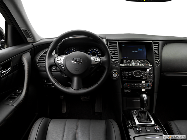2017 Infiniti QX70 | Steering wheel/Center Console
