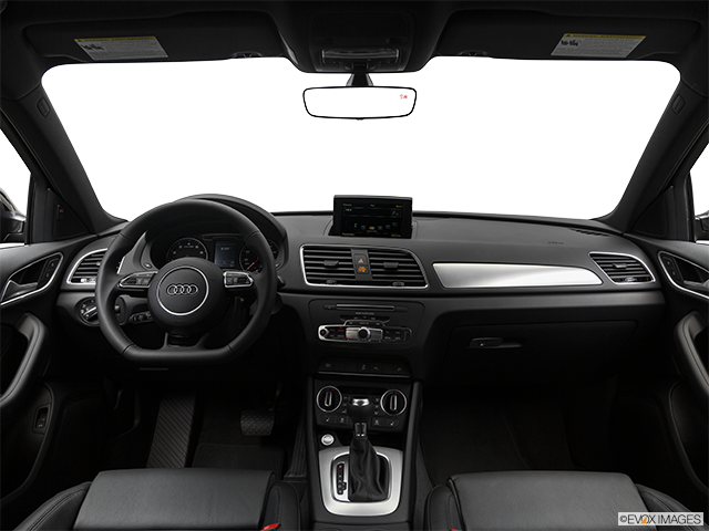 2018 Audi Q3 | Centered wide dash shot