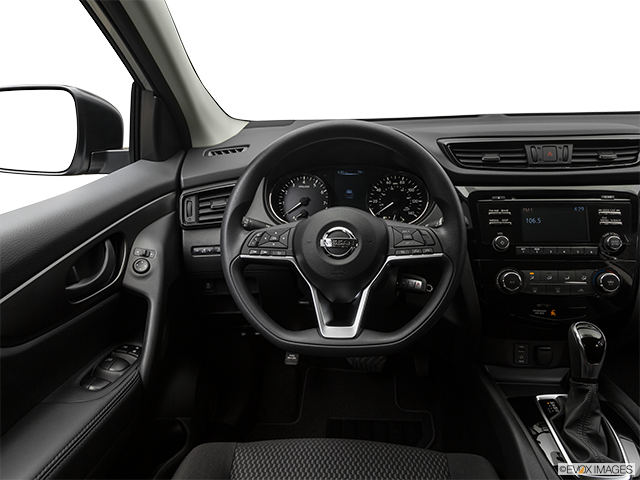 2017 Nissan Qashqai | Steering wheel/Center Console