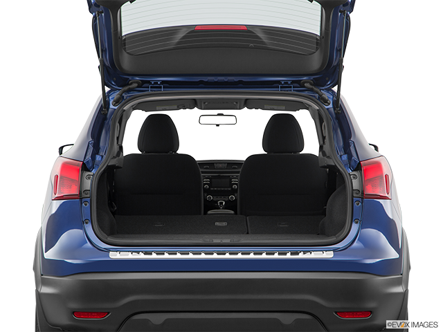2017 Nissan Qashqai | Hatchback & SUV rear angle