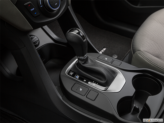 2018 Hyundai Santa Fe Sport | Gear shifter/center console