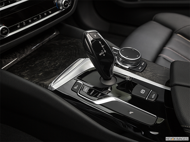 2018 BMW M5 Sedan | Gear shifter/center console