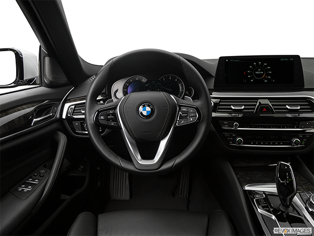 2018 BMW M5 Sedan | Steering wheel/Center Console