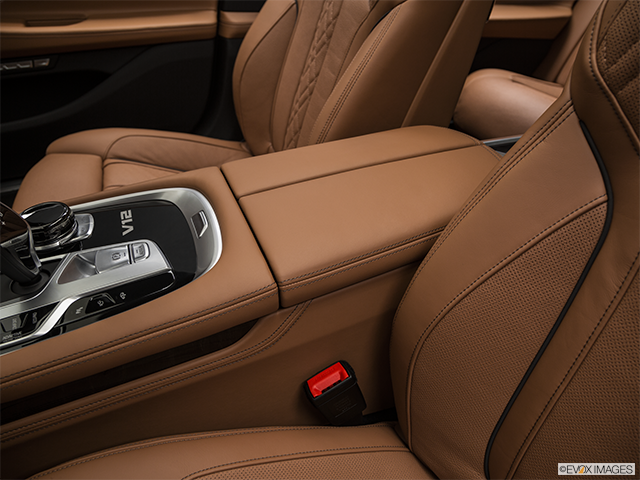 2018 BMW 7 Series | Front center console with closed lid, from driver’s side looking down