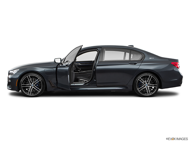 2018 BMW 7 Series | Driver's side profile with drivers side door open