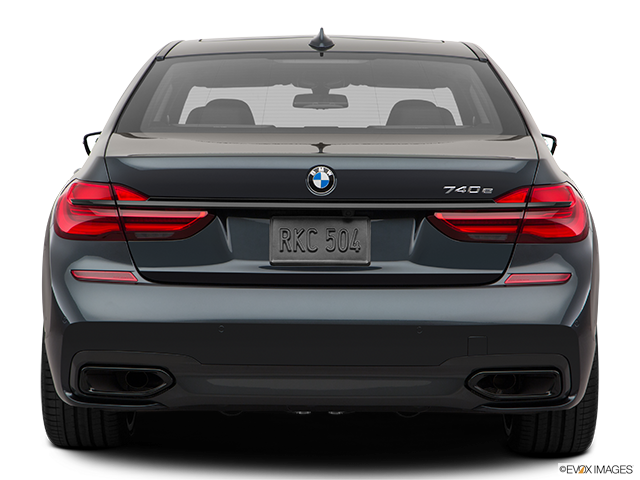 2018 BMW 7 Series | Low/wide rear