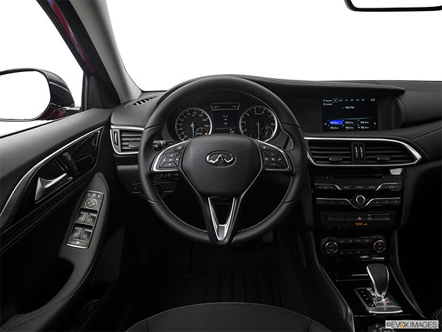 2018 Infiniti QX30 | Steering wheel/Center Console