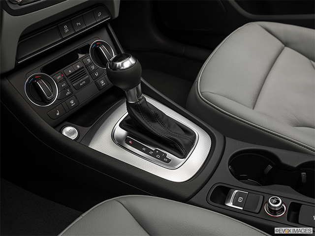 2018 Audi Q3 | Gear shifter/center console