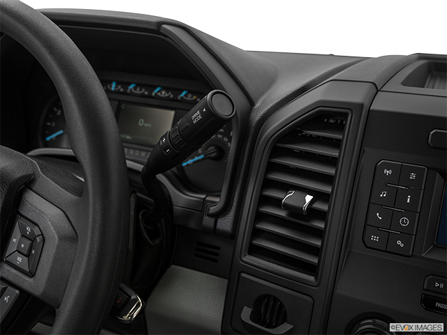 2018 Ford F-150 | Gear shifter/center console