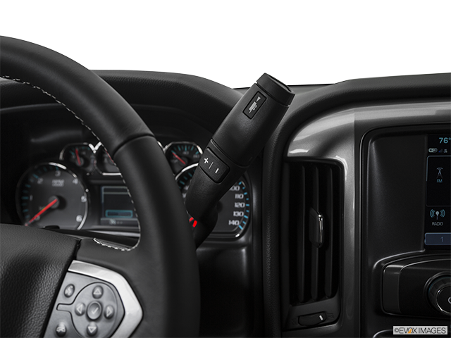 2018 Chevrolet Silverado 1500 | Gear shifter/center console