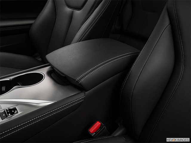 2018 Infiniti Q60 Coupe | Front center console with closed lid, from driver’s side looking down
