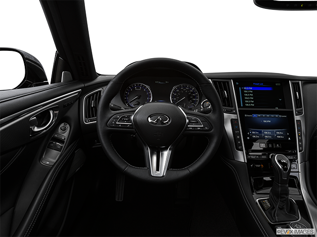 2018 Infiniti Q60 Coupe | Steering wheel/Center Console