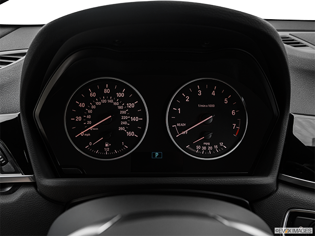 2018 BMW X1 | Speedometer/tachometer