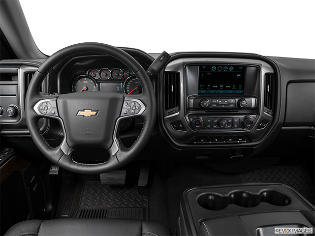 2018 Chevrolet Silverado 1500 | Steering wheel/Center Console