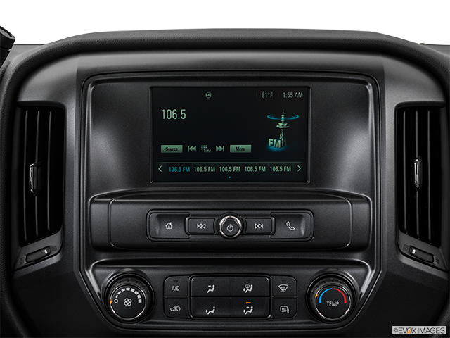 2018 Chevrolet Silverado 1500 | Closeup of radio head unit