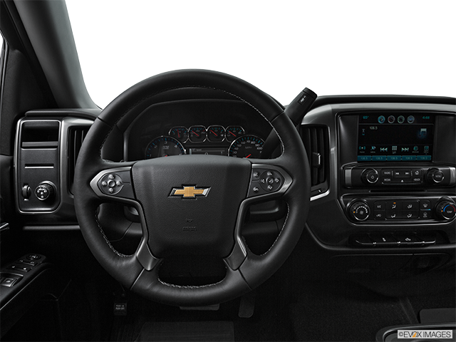 2018 Chevrolet Silverado 1500 | Steering wheel/Center Console