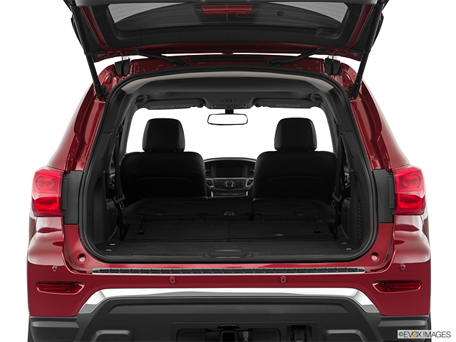 2018 Nissan Pathfinder | Hatchback & SUV rear angle