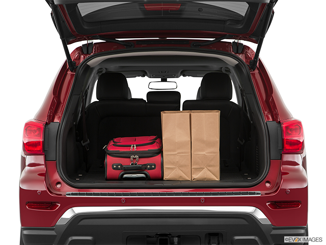 2018 Nissan Pathfinder | Trunk props