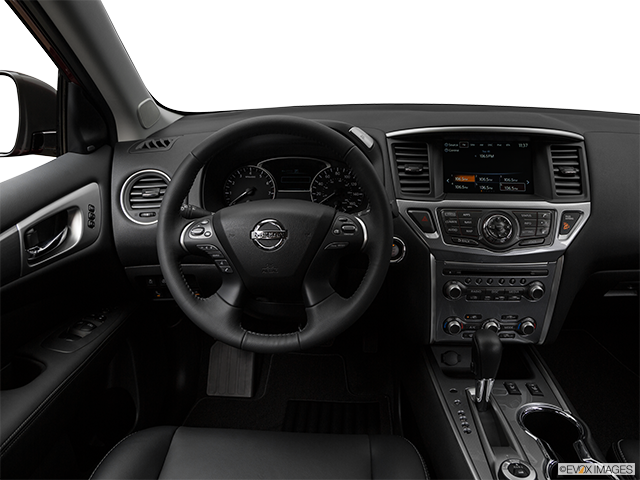 2018 Nissan Pathfinder | Steering wheel/Center Console
