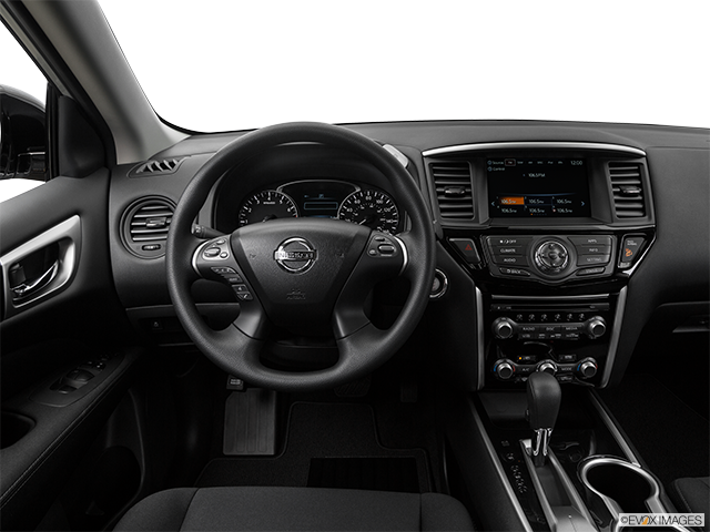 2018 Nissan Pathfinder | Steering wheel/Center Console