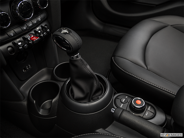 2018 MINI Cooper | Gear shifter/center console