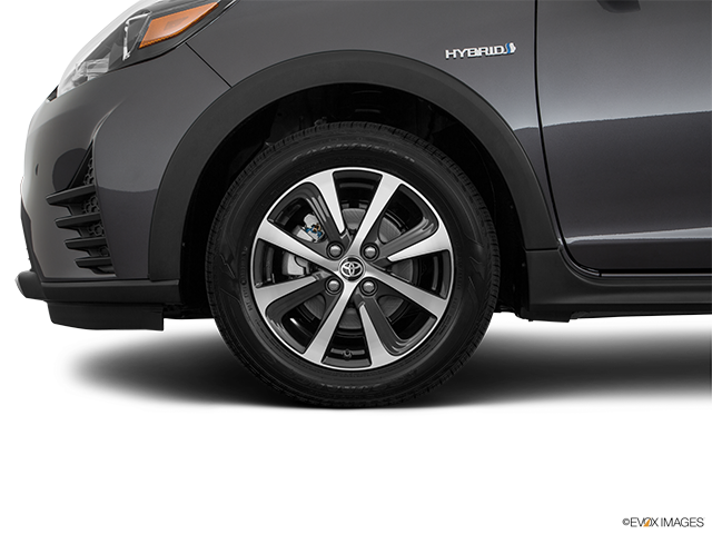 2018 Toyota Prius c | Front Drivers side wheel at profile