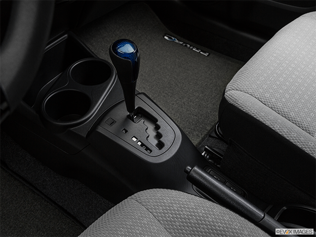 2018 Toyota Prius c | Gear shifter/center console