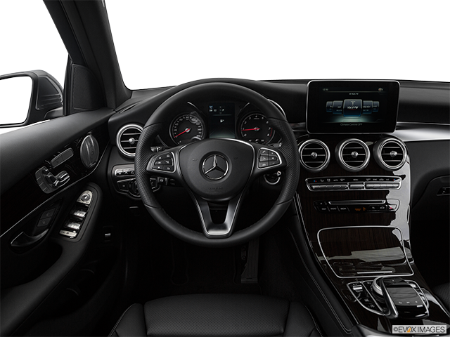 2018 Mercedes-Benz GLC | Steering wheel/Center Console