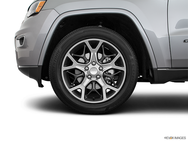 2018 Jeep Grand Cherokee | Front Drivers side wheel at profile