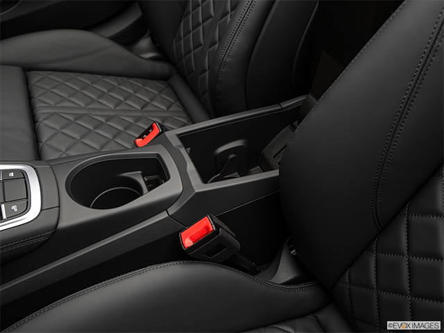 2018 Audi TT | Front center divider