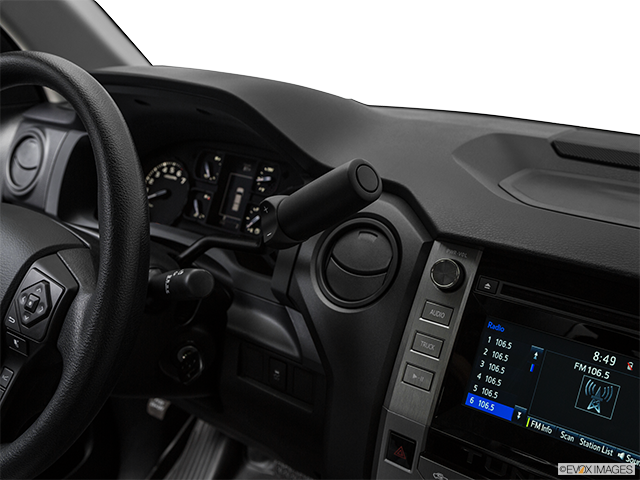 2018 Toyota Tundra | Gear shifter/center console