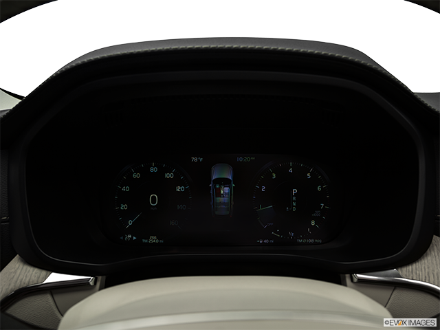 2018 Volvo XC60 | Speedometer/tachometer