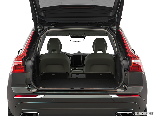 2018 Volvo XC60 | Hatchback & SUV rear angle