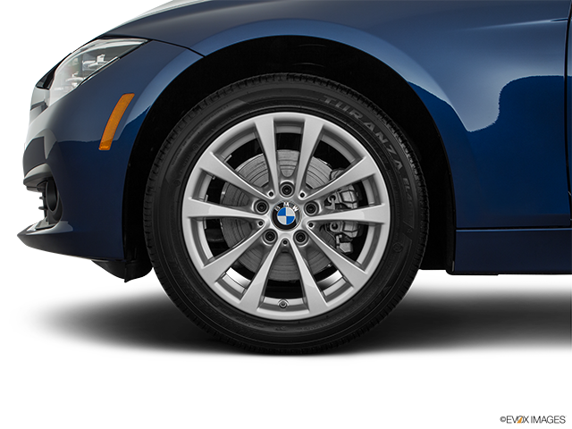 2018 BMW 3 Series | Front Drivers side wheel at profile