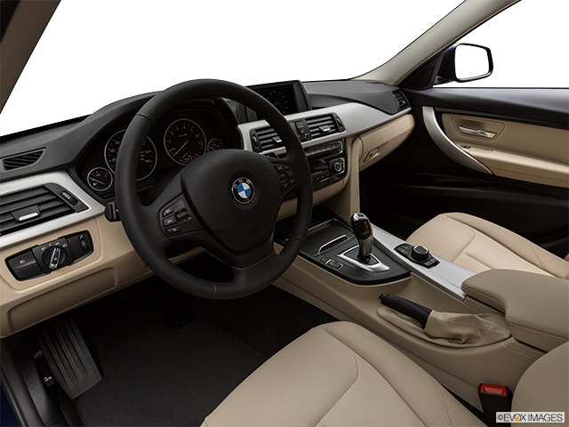 2018 BMW Série 3 | Interior Hero (driver’s side)