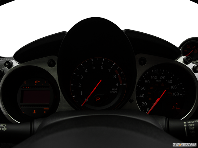 2018 Nissan 370Z | Speedometer/tachometer