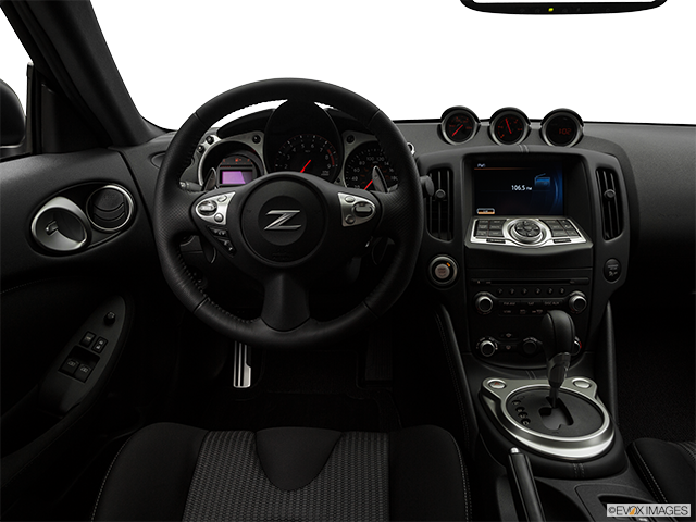 2018 Nissan 370Z | Steering wheel/Center Console