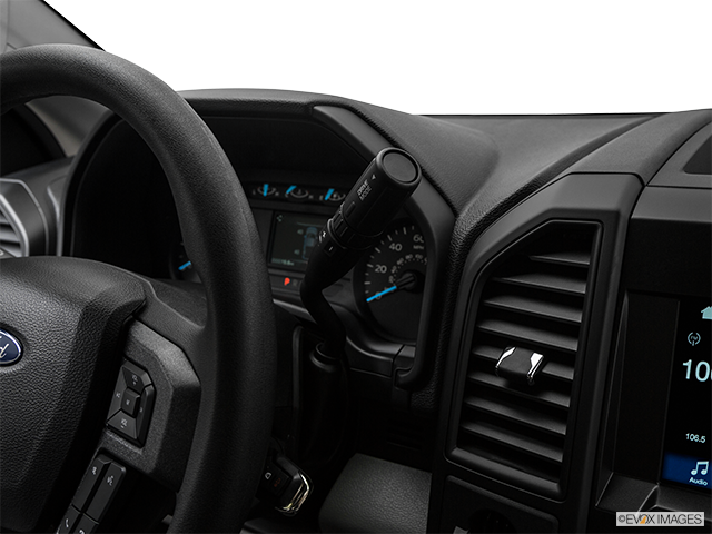 2018 Ford F-150 | Gear shifter/center console